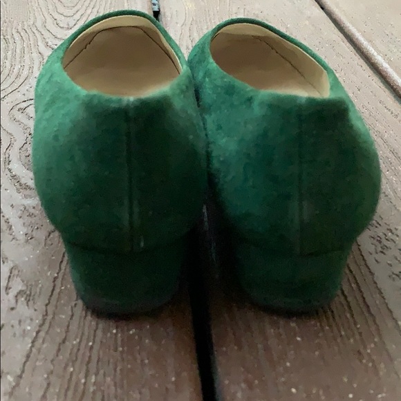 SAKS FIFTH AVENUE emerald green suede flats 7 - Picture 10 of 13